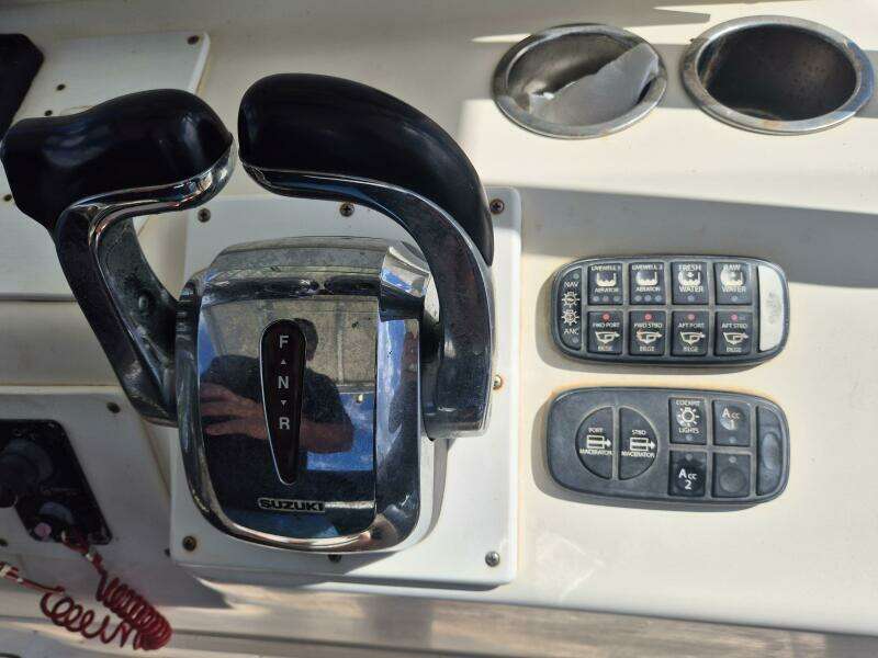 Voyager 33ft World Cat Yacht For Sale