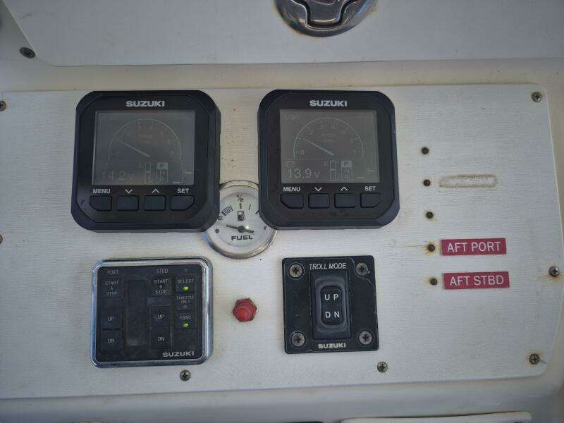 Voyager 33ft World Cat Yacht For Sale