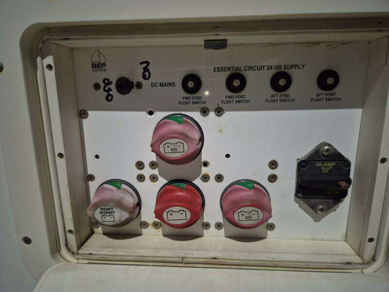 Voyager 33ft World Cat Yacht For Sale