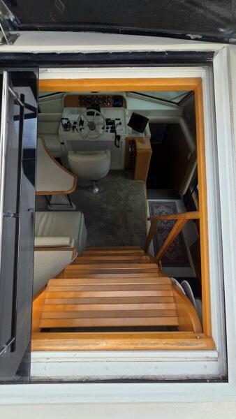 53' 1998 Navigator 5300