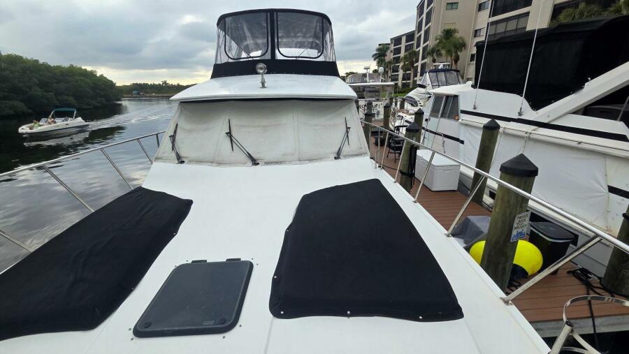 53' 1998 Navigator 5300