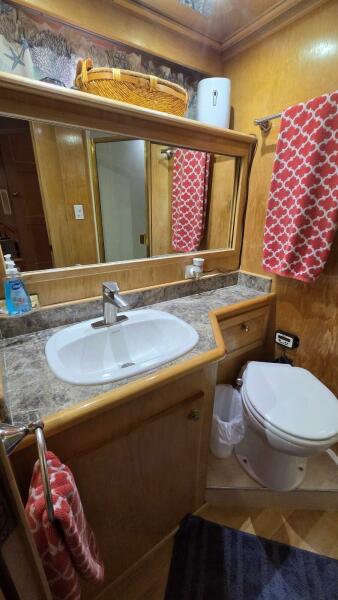 53' 1998 Navigator 5300