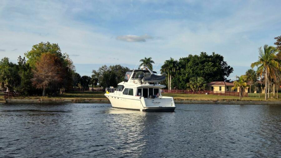 53' 1998 Navigator 5300