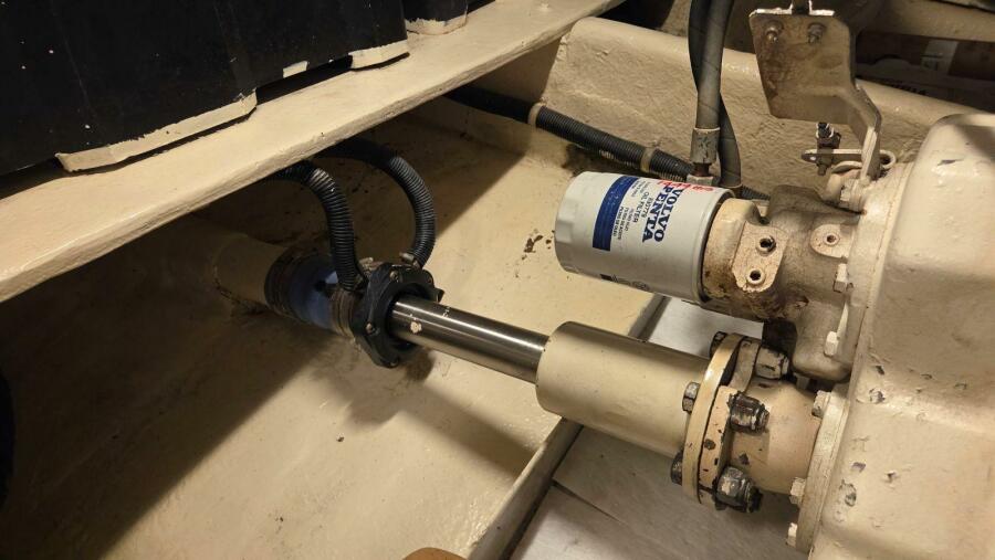 53' 1998 Navigator 5300