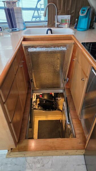 53' 1998 Navigator 5300