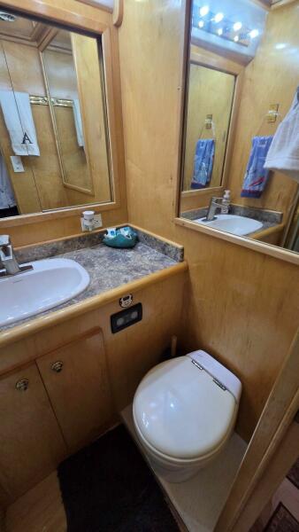 53' 1998 Navigator 5300