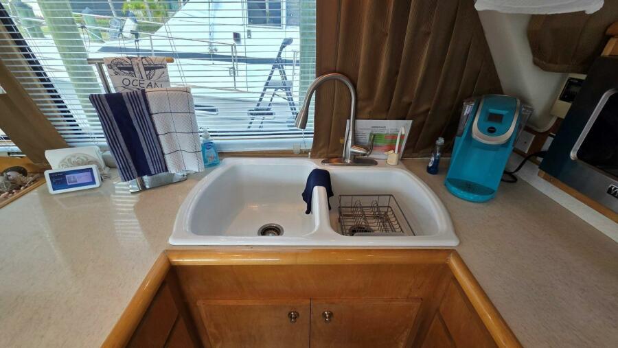 53' 1998 Navigator 5300