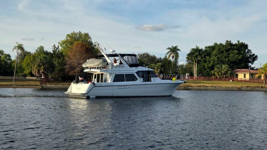 53' 1998 Navigator 5300