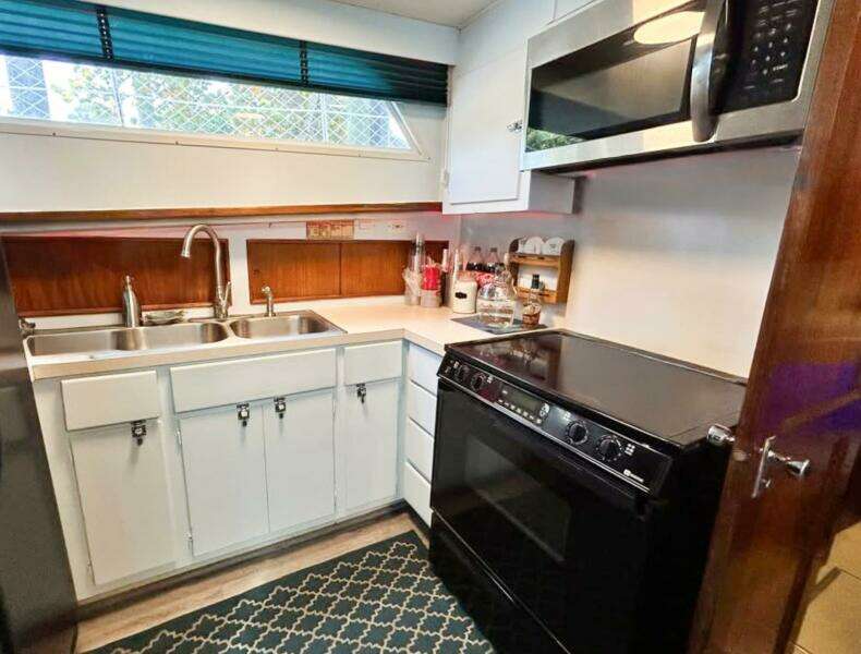 MasterPlan 58ft Hatteras Yacht For Sale