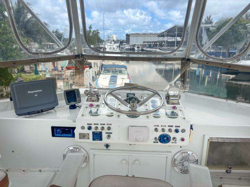 Solena 58ft Hatteras Yacht For Sale