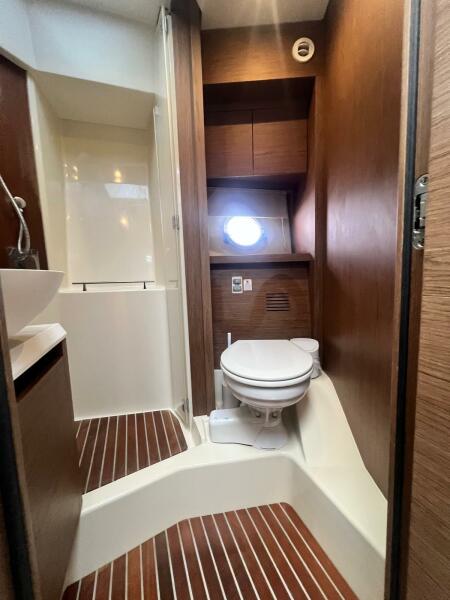 45' 2017 Beneteau Monte Carlo 4