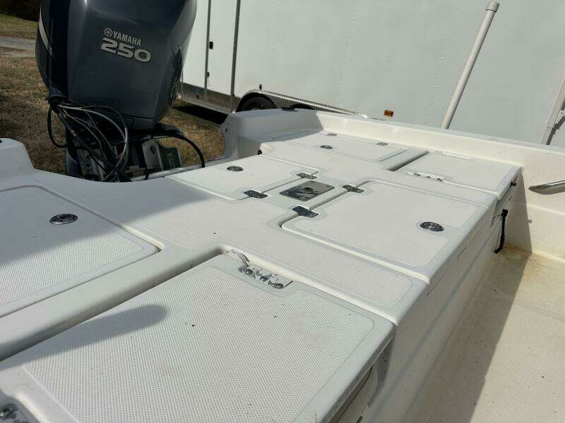 24ft NauticStar Yacht For Sale