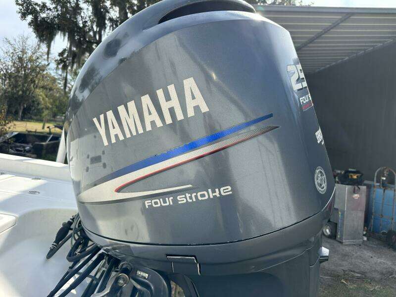 24ft NauticStar Yacht For Sale