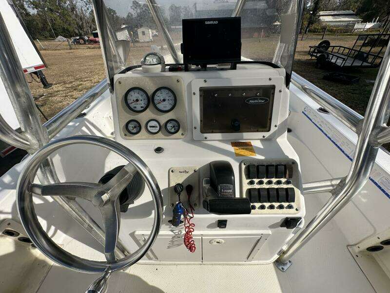 24ft NauticStar Yacht For Sale