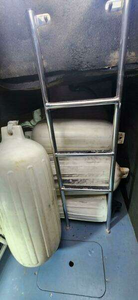 Different Drummer 50ft Viking Princess Yacht For Sale