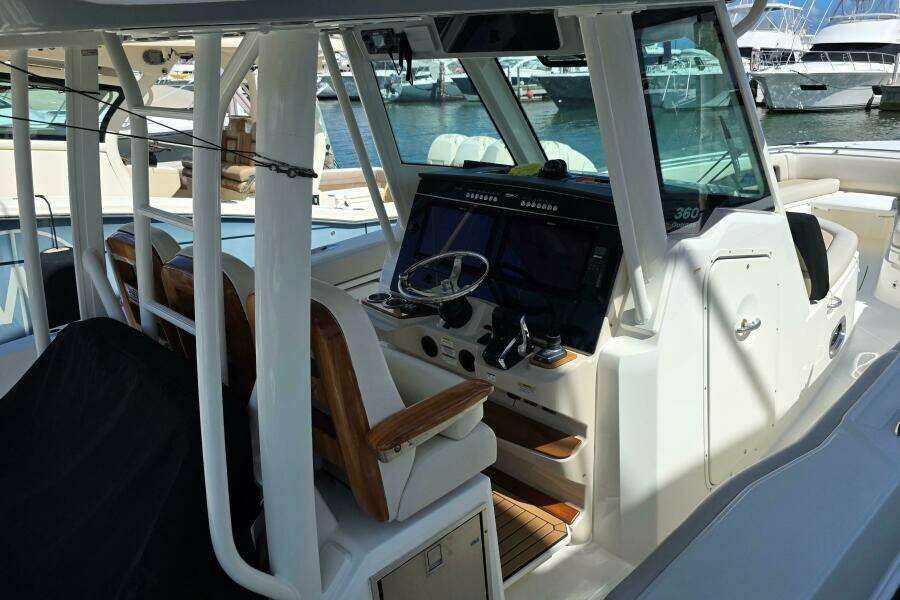 36ft Boston Whaler Yacht For Sale