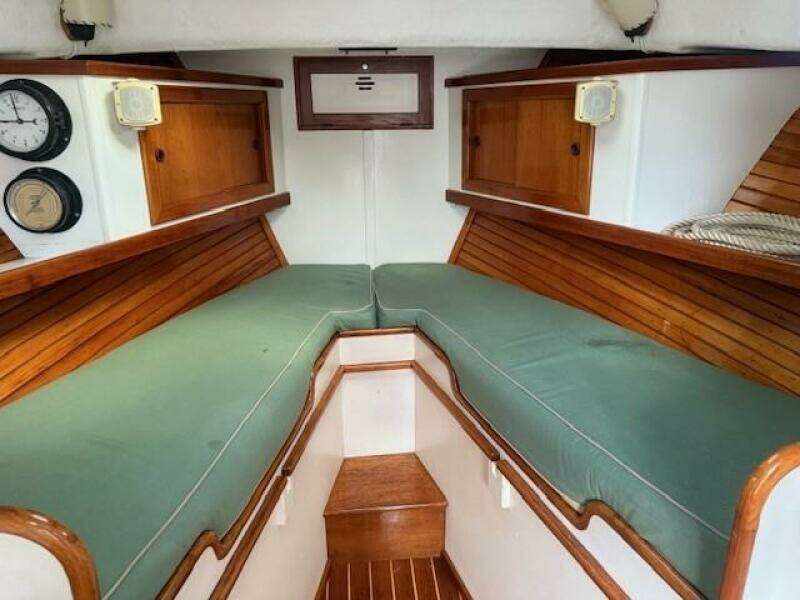 32ft Jarvis Newman Yacht For Sale