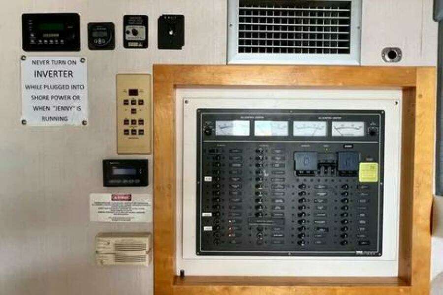 42ft Cruisers Yachts Yacht For Sale