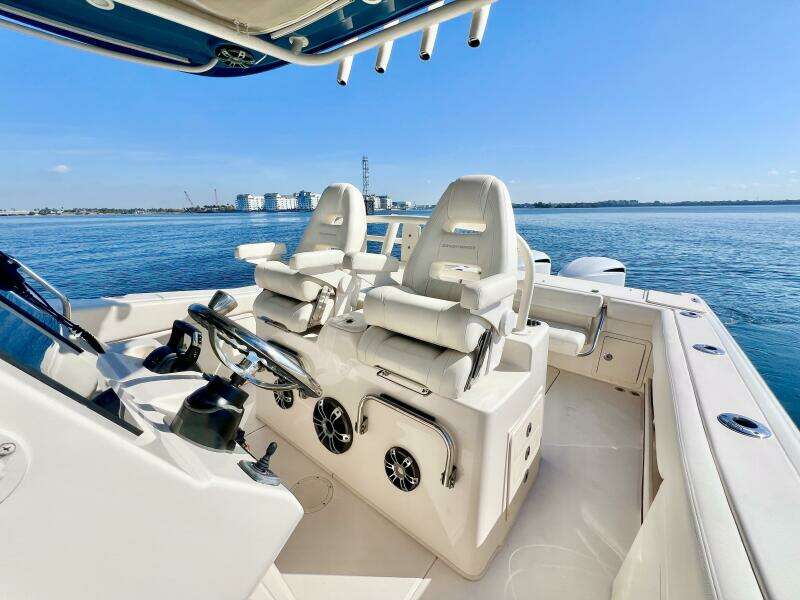 30ft Grady White Yacht For Sale