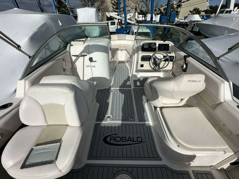 21ft Robalo Yacht For Sale