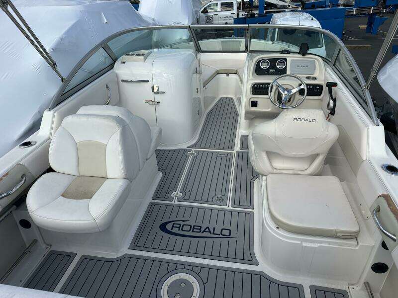 21ft Robalo Yacht For Sale
