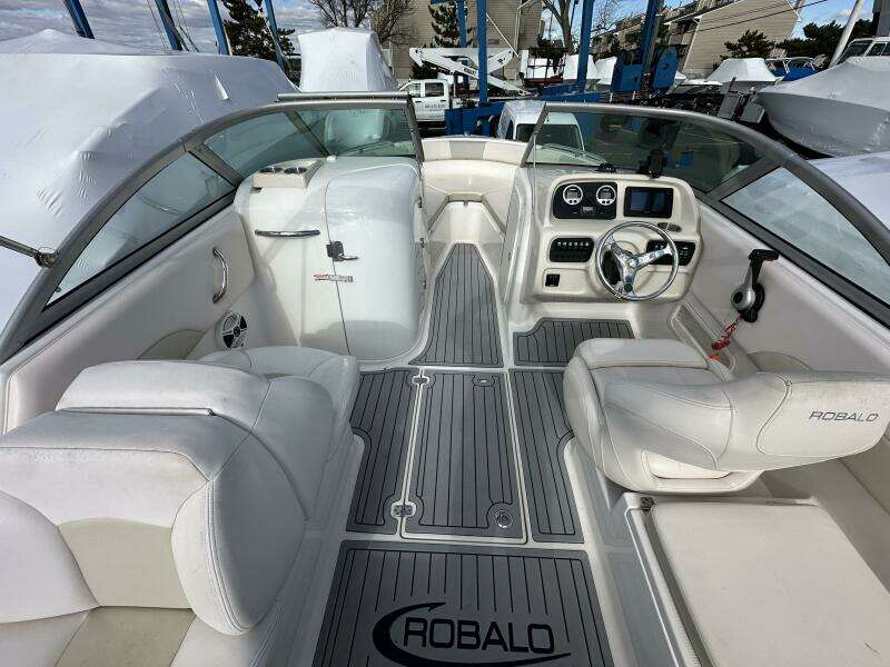 21ft Robalo Yacht For Sale