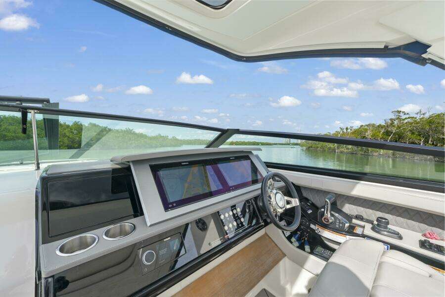 2022 Sea Ray SLX 400 Outboard SEA N SEA