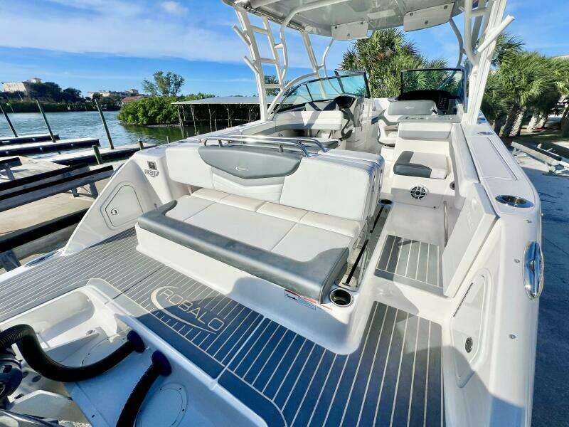 31ft Robalo Yacht For Sale