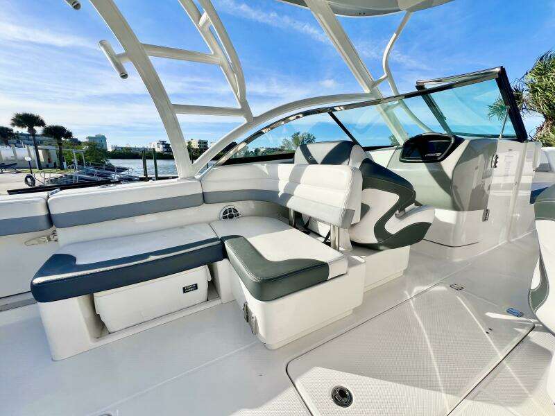 31ft Robalo Yacht For Sale