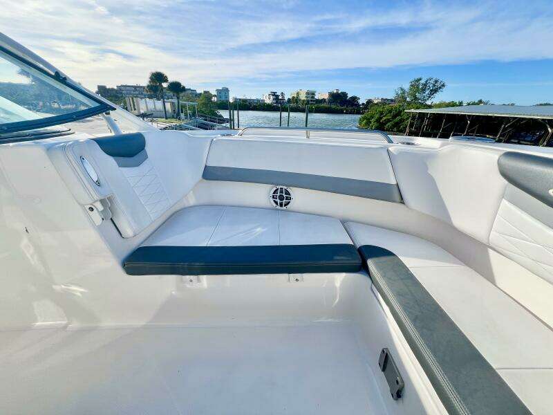 31ft Robalo Yacht For Sale