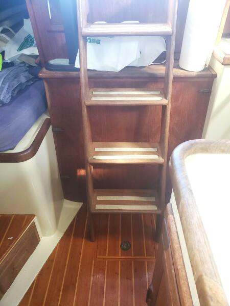34' 1989 Pacific Seacraft Cutter