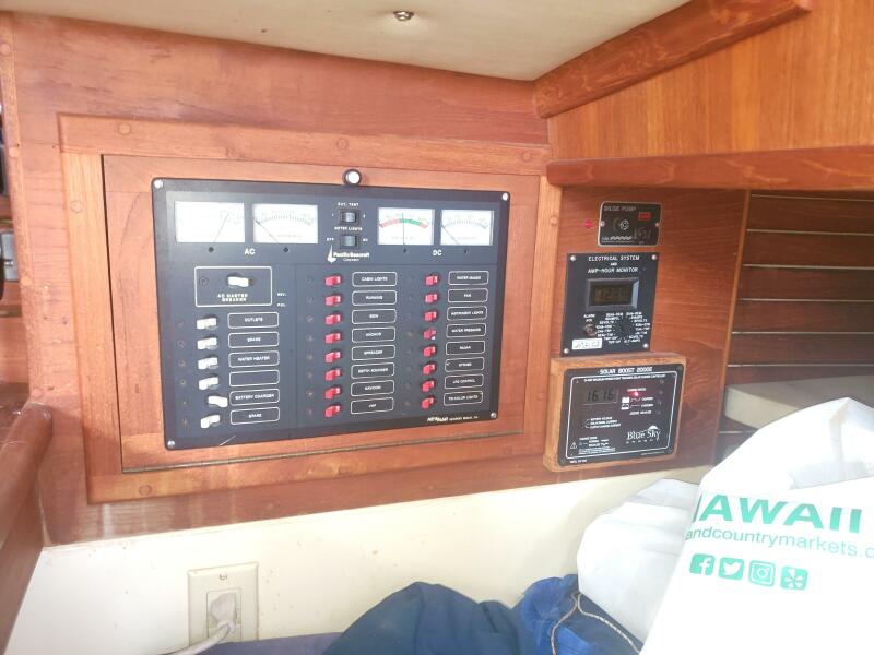 34' 1989 Pacific Seacraft Cutter