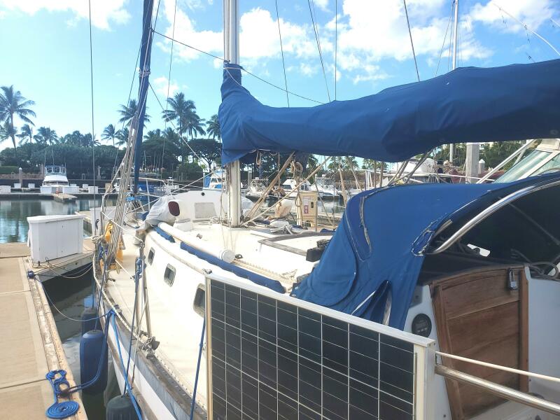34' 1989 Pacific Seacraft Cutter