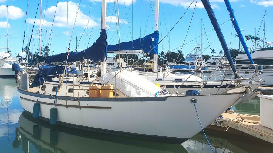 34' 1989 Pacific Seacraft Cutter