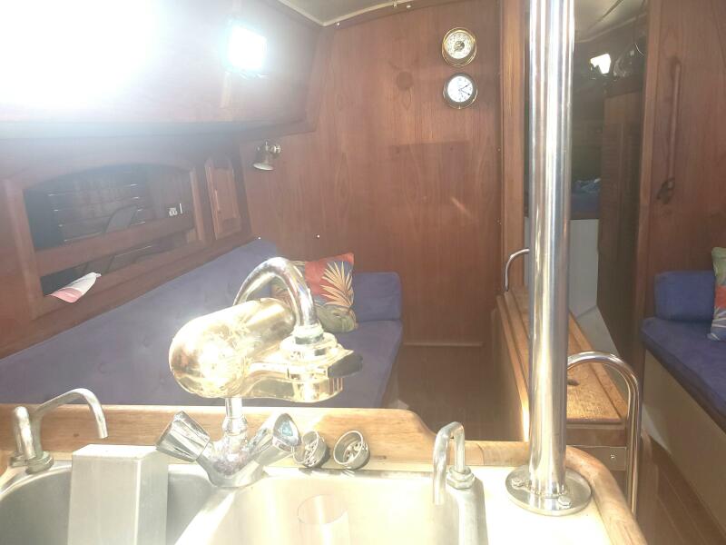 34' 1989 Pacific Seacraft Cutter