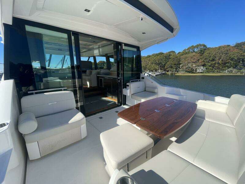 BAR DOG 53ft Tiara Yachts Yacht For Sale