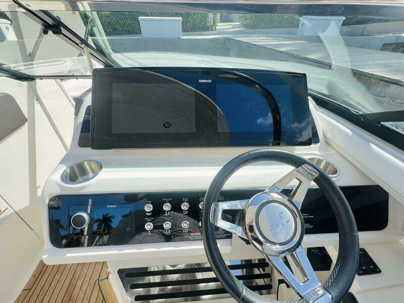 LEMONADE 31ft Sea Ray Yacht For Sale