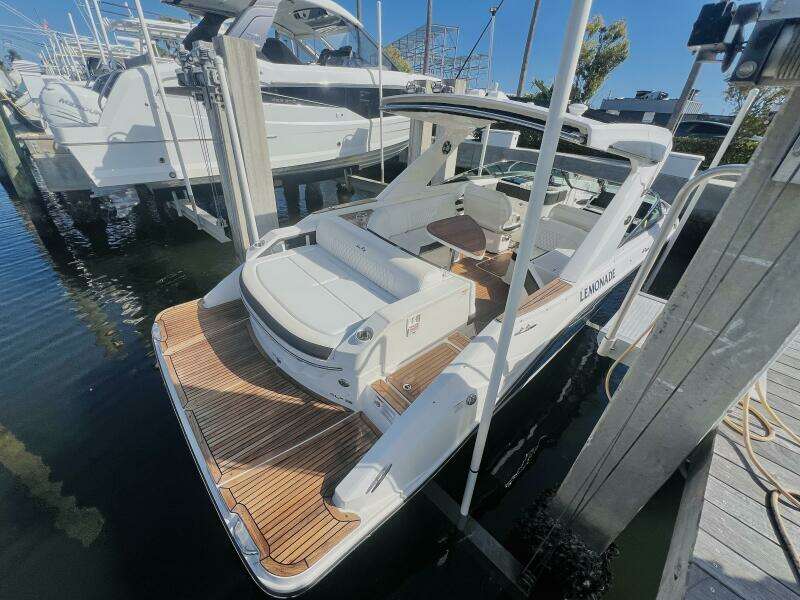 LEMONADE 31ft Sea Ray Yacht For Sale