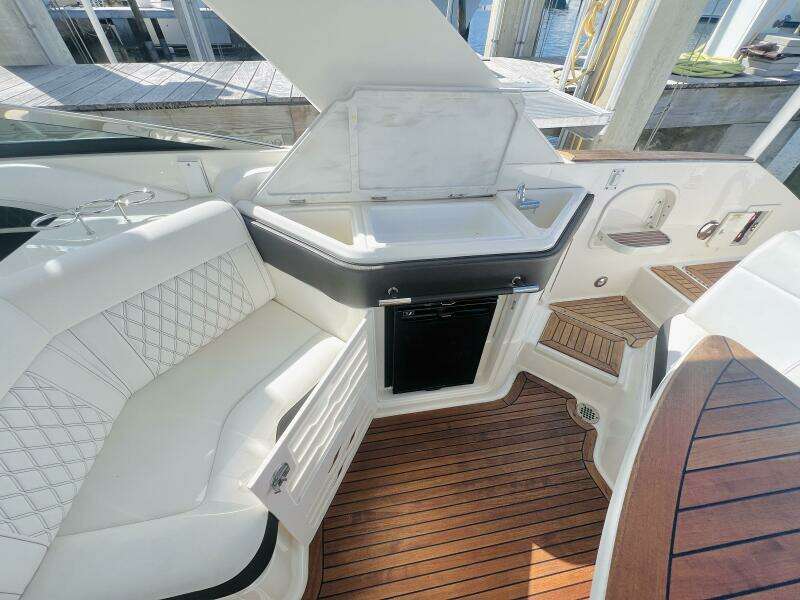 LEMONADE 31ft Sea Ray Yacht For Sale