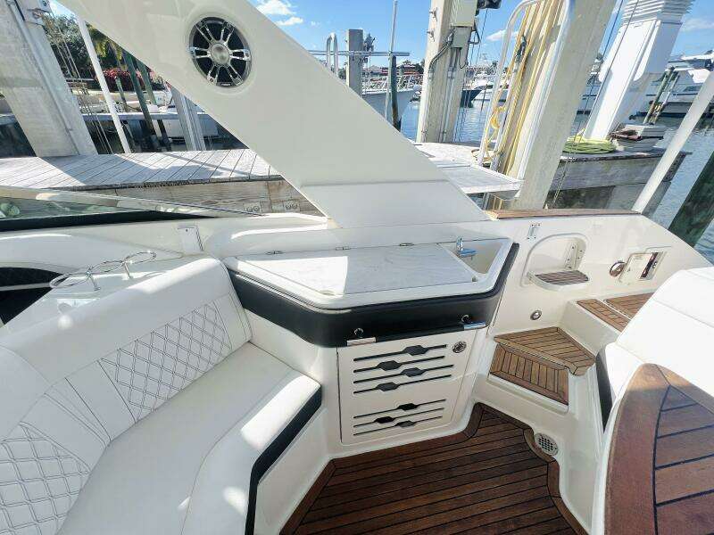 LEMONADE 31ft Sea Ray Yacht For Sale