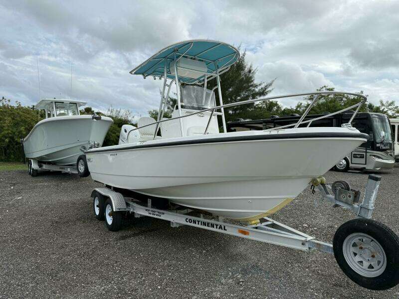 19ft Boston Whaler Yacht For Sale