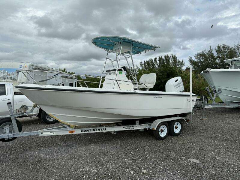 19ft Boston Whaler Yacht For Sale