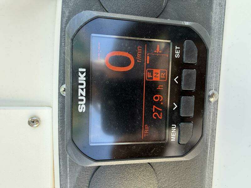 19ft Boston Whaler Yacht For Sale