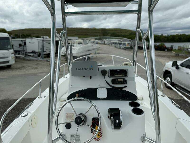 19ft Boston Whaler Yacht For Sale