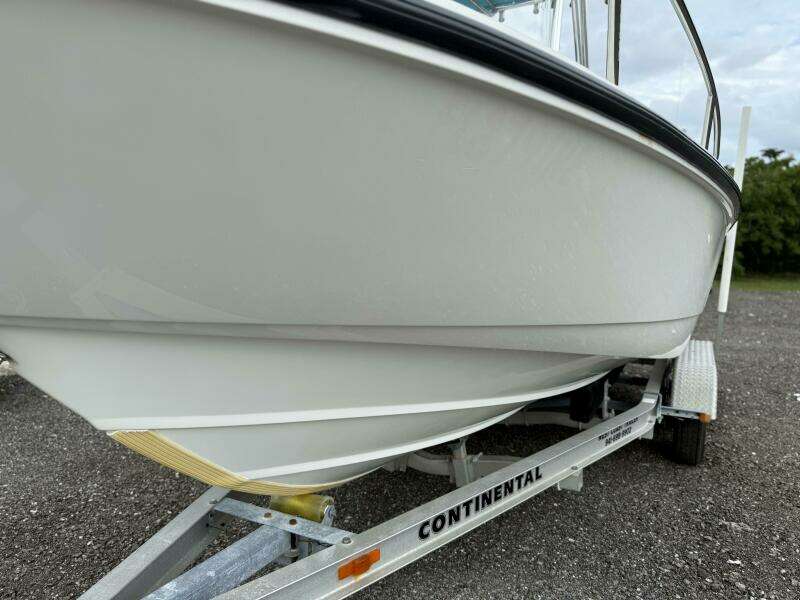 19ft Boston Whaler Yacht For Sale