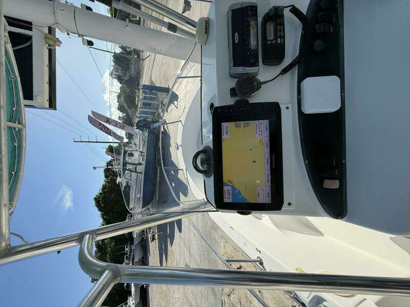 19ft Boston Whaler Yacht For Sale