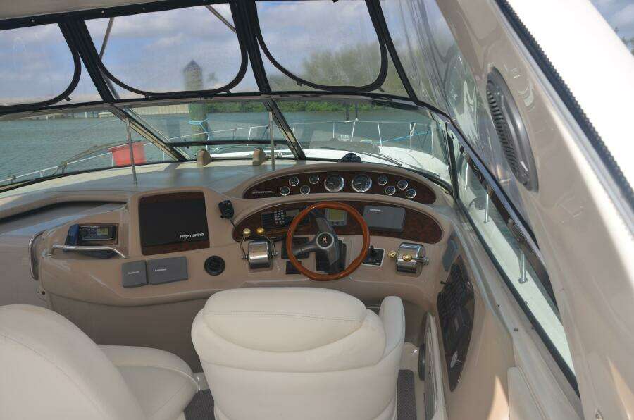 Sea Ray 46 4 RICH-SHER OR POORER - Cockpit - Helm