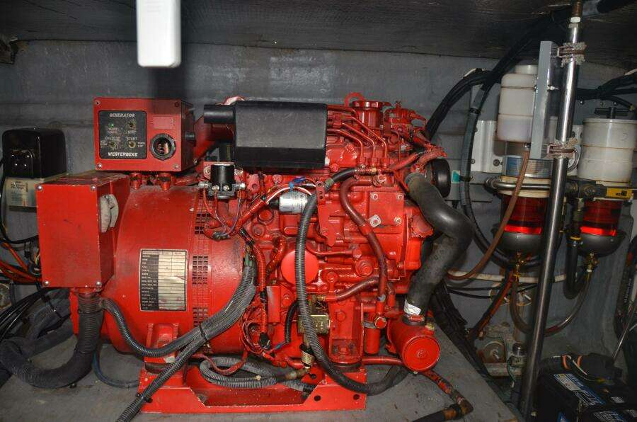 Sea Ray 46 4 RICH-SHER OR POORER - Engine Room