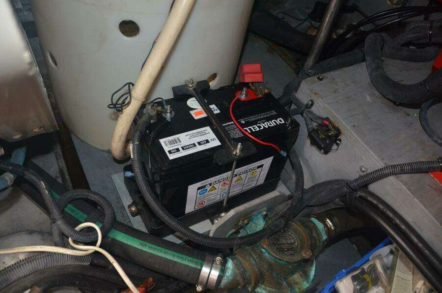 Sea Ray 46 4 RICH-SHER OR POORER - Engine Room