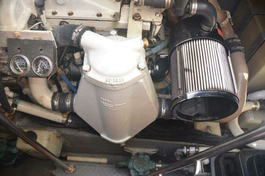 Sea Ray 46 4 RICH-SHER OR POORER - Engine Room